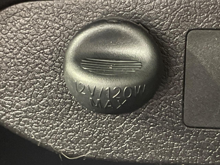 2017 Toyota Vitz DAA-NHP130 (UW-69f1f7b9c8028)[22]