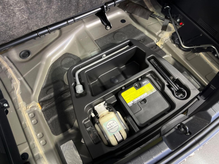2018 Toyota Vitz DBA-NSP135 (UW-69f1f7bd01afc)[17]