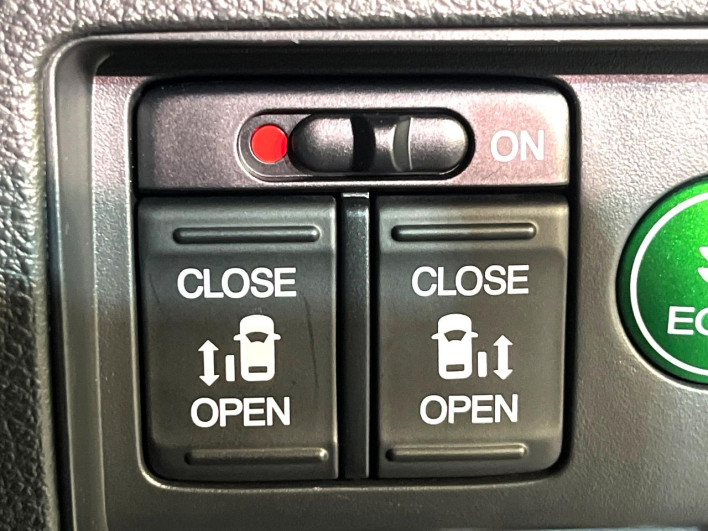 2016 Honda Odyssey DBA-RC2 (UW-69f1f7c6d92bf)[11]