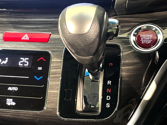 2016 Honda Odyssey DBA-RC2 (UW-69f1f7c6d92bf)[21]