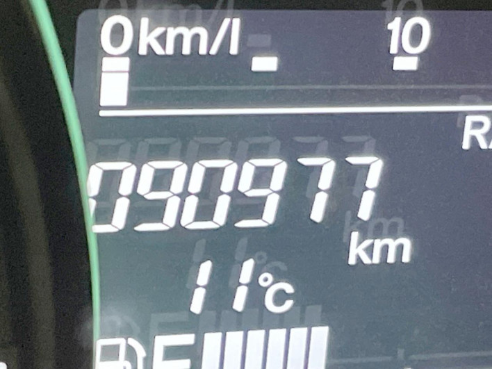 2011 Honda Step Wagon DBA-RK2 (UW-69f1f7c9bce5f)[2]