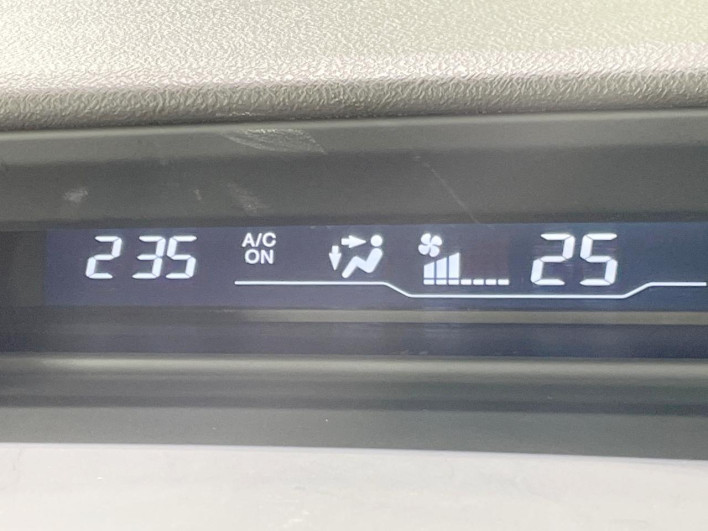 2011 Honda Step Wagon DBA-RK2 (UW-69f1f7c9bce5f)[29]