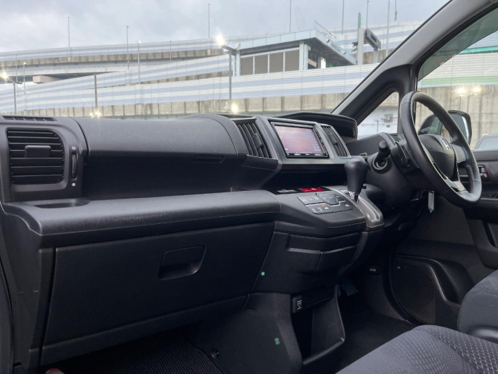 2010 Honda Stepwgn Spada DBA-RK5 (UW-69f1f7ca29752)[21]