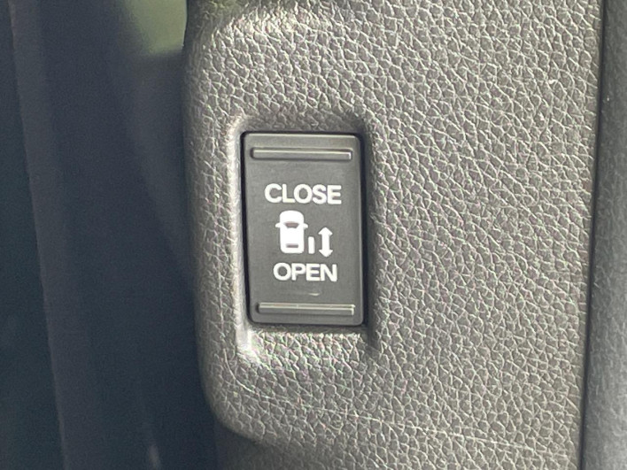 2023 Honda Step Wagon 6AA-RP8 (UW-69f1f7cbe1c97)[29]