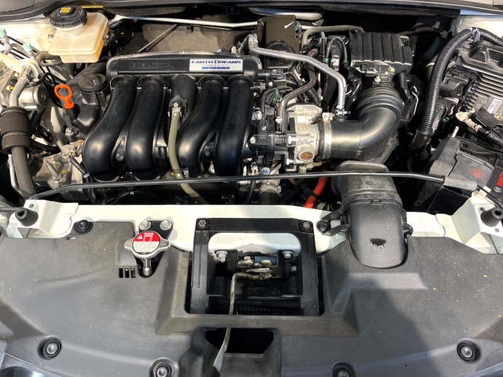 2015 Honda VEZEL DAA-RU3 (UW-69f1f7cc5bb2e)[4]