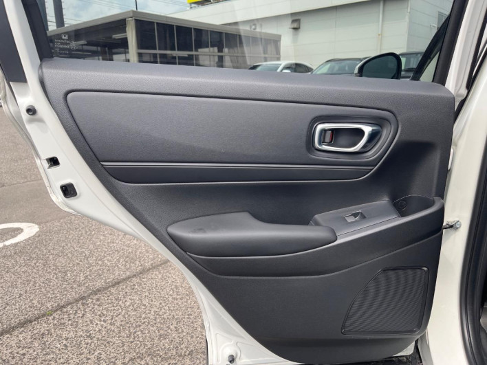 2023 Honda VEZEL 6AA-RV6 (UW-69f1f7d0449b6)[17]