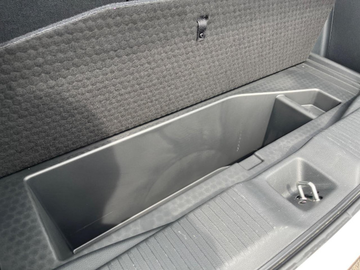 2023 Honda VEZEL 6AA-RV6 (UW-69f1f7d0449b6)[24]