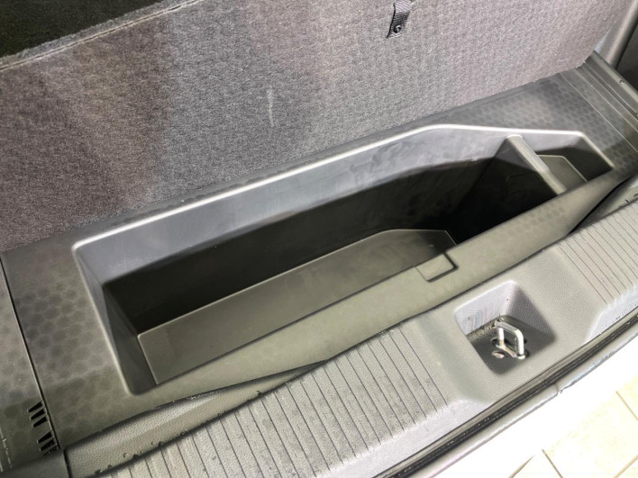 2023 Honda VEZEL 6AA-RV6 (UW-69f1f7d19f475)[21]