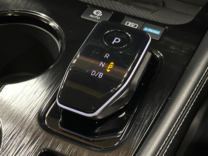 2023 Nissan X-Trail 6AA-SNT33 (UW-69f1f7d9307ba)[12]