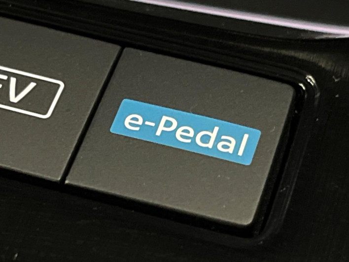 2023 Nissan X-Trail 6AA-SNT33 (UW-69f1f7d9307ba)[15]