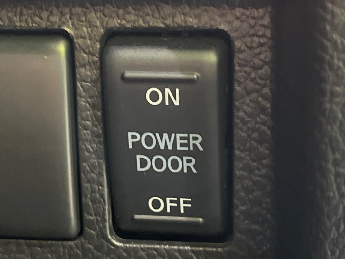 2018 Nissan Elgrand DBA-TNE52 (UW-69f1f7dba8380)[18]