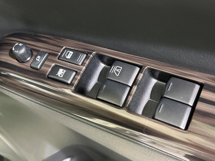 2018 Nissan Elgrand DBA-TNE52 (UW-69f1f7dba8380)[10]