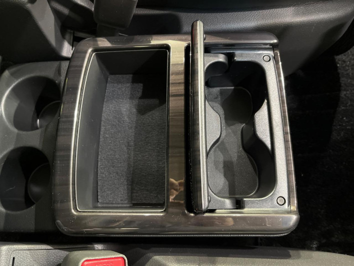 2018 Nissan Elgrand DBA-TNE52 (UW-69f1f7dba8380)[19]