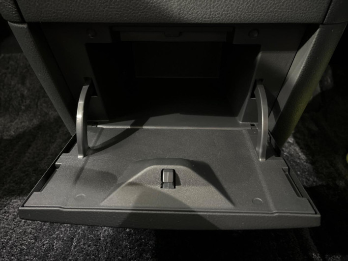 2018 Nissan Elgrand DBA-TNE52 (UW-69f1f7dba8380)[23]