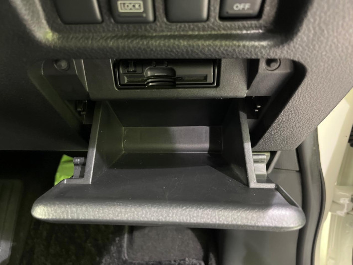 2018 Nissan Elgrand DBA-TNE52 (UW-69f1f7dba8380)[12]