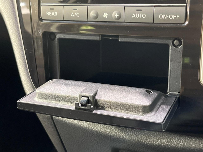 2018 Nissan Elgrand DBA-TNE52 (UW-69f1f7dba8380)[24]