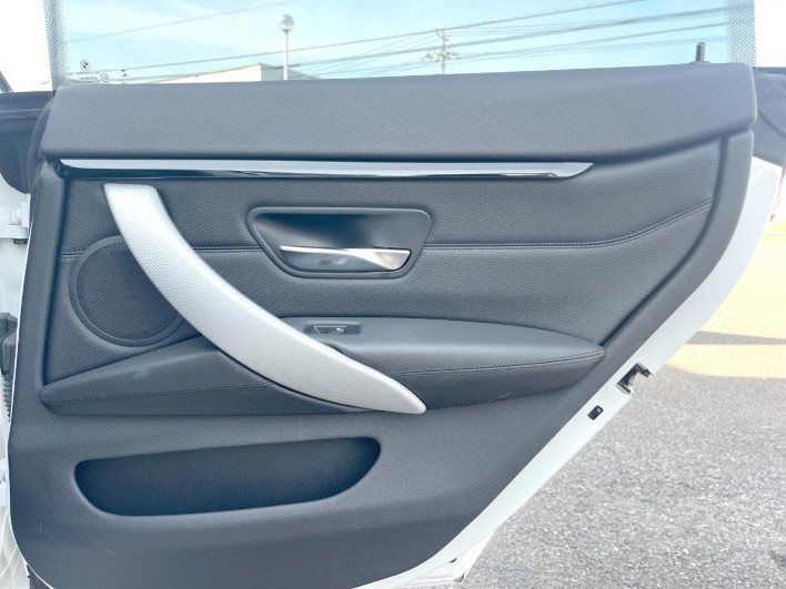 2015 BMW 4 Series DBA-4A28 (UW-69f1f7e3e391b)[18]