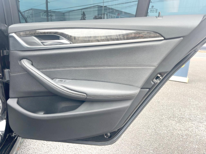 2018 BMW 5 Series DBA-JA20 (UW-69f1f7e54ceb6)[18]
