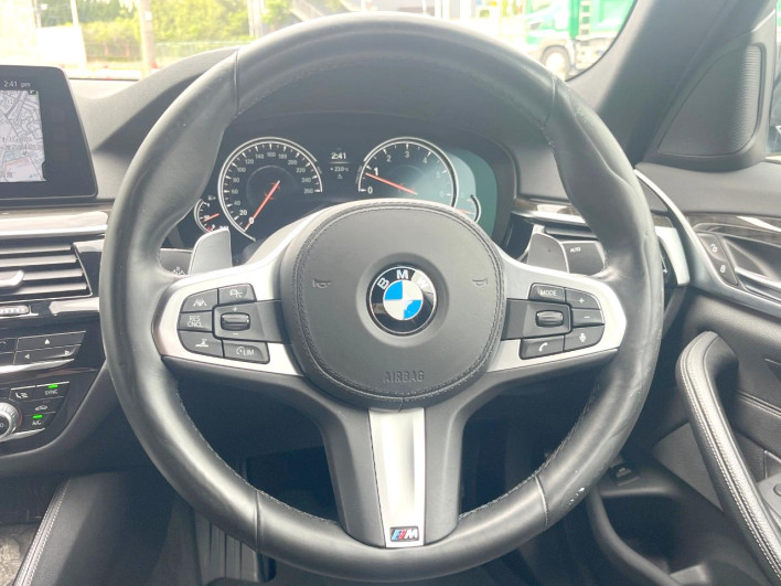 2018 BMW 5 Series DBA-JA20 (UW-69f1f7e54ceb6)[23]