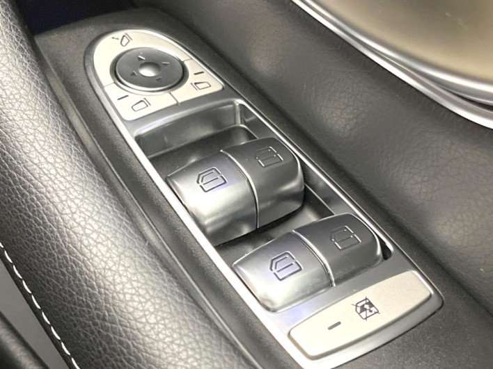 2019 Mercedes Benz E Class 4AA-213077C (UW-69f1f7eae7925)[25]