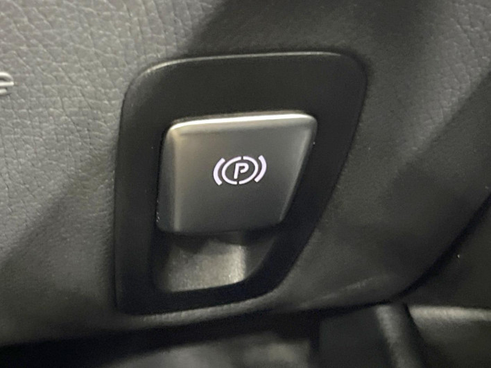 2019 Mercedes Benz E Class 4AA-213077C (UW-69f1f7eae7925)[28]
