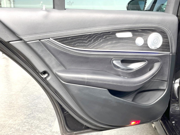 2019 Mercedes Benz E Class 4AA-213077C (UW-69f1f7eae7925)[13]
