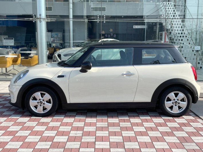 2019 Rover Mini DBA-XR15M (UW-69f1f7ec6031f)[19]