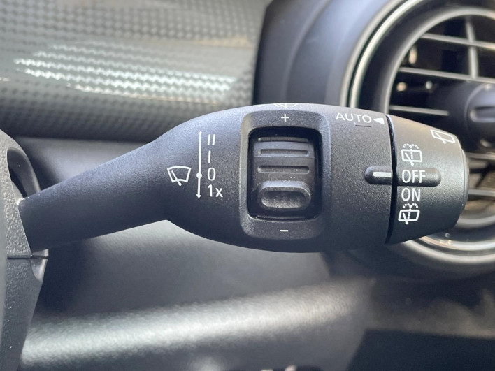 2019 Rover Mini DBA-XR15M (UW-69f1f7ec6031f)[28]