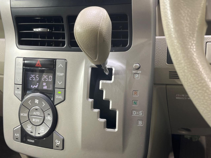 2009 Toyota Noah DBA-ZRR70G (UW-69f1f7f1b1fb0)[14]