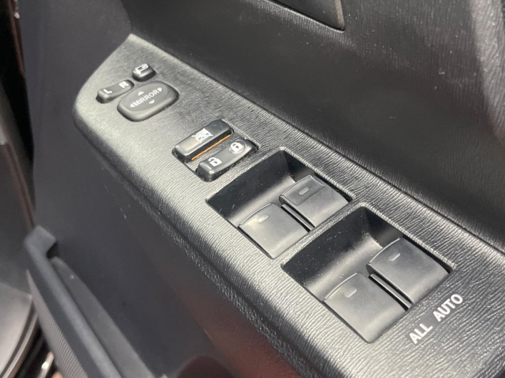 2013 Toyota Voxy DBA-ZRR70G (UW-69f1f7f1d3f47)[18]