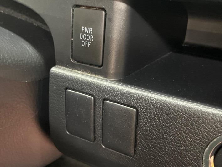 2013 Toyota Voxy DBA-ZRR70G (UW-69f1f7f1d3f47)[19]