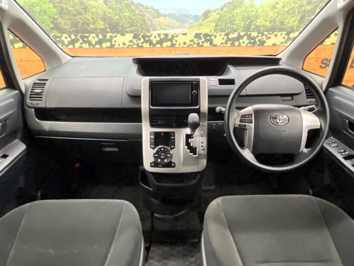 2013 Toyota Voxy DBA-ZRR70G (UW-69f1f7f1d3f47)[16]