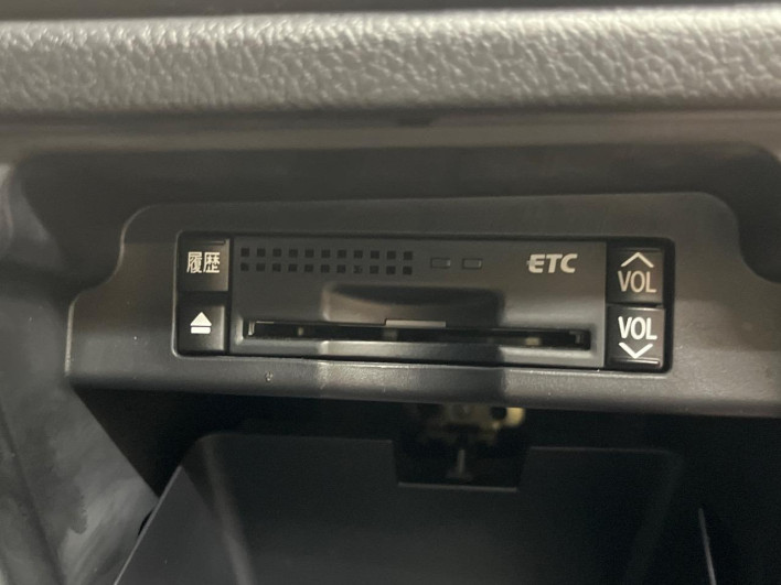 2013 Toyota Voxy DBA-ZRR70G (UW-69f1f7f1d3f47)[20]