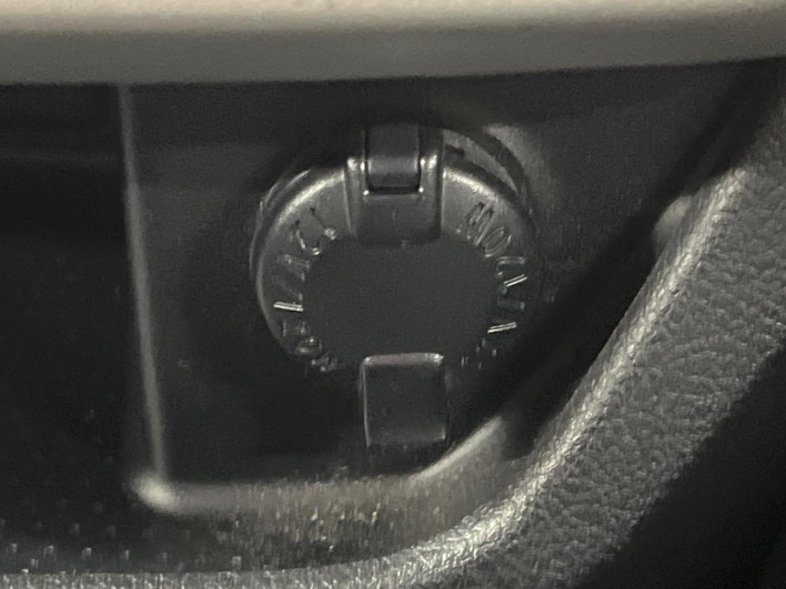 2013 Toyota Voxy DBA-ZRR70G (UW-69f1f7f1d3f47)[22]