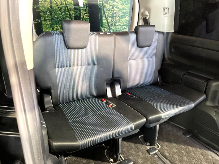 2015 Toyota Voxy DBA-ZRR80W (UW-69f1f7f20ec4d)[26]