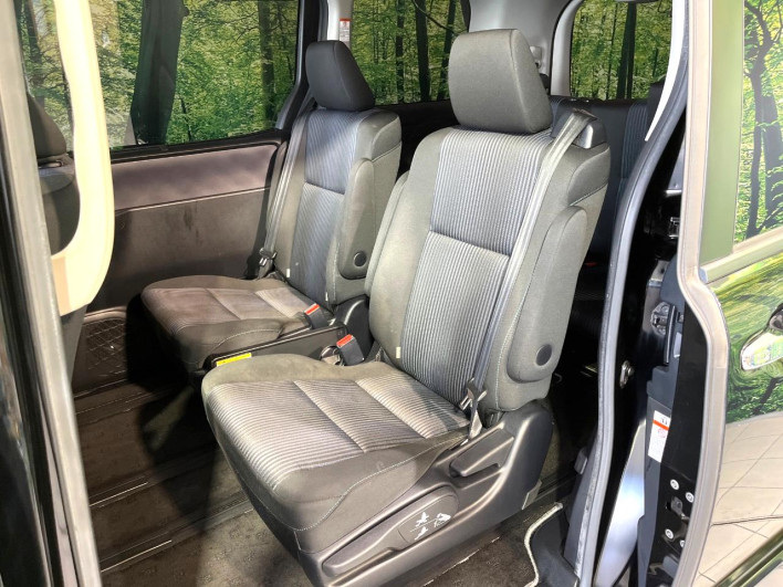 2015 Toyota Voxy DBA-ZRR80W (UW-69f1f7f20ec4d)[25]