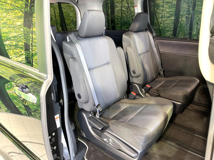 2015 Toyota Voxy DBA-ZRR80W (UW-69f1f7f20ec4d)[23]