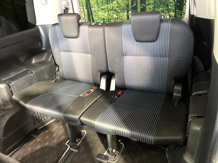2015 Toyota Voxy DBA-ZRR80W (UW-69f1f7f20ec4d)[27]