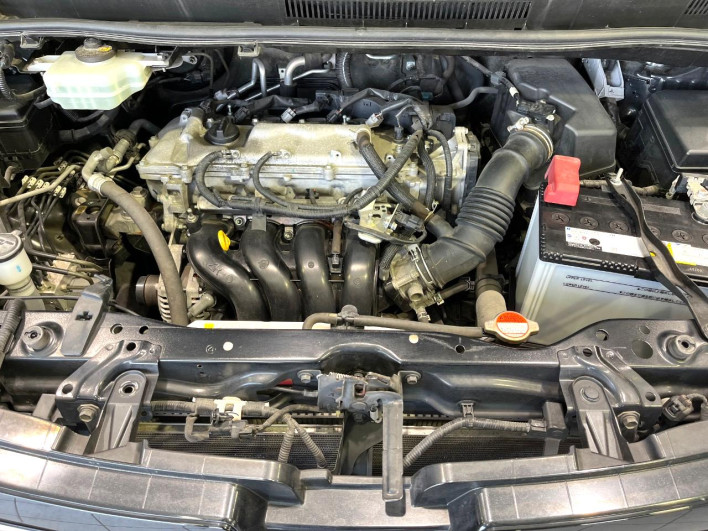 2015 Toyota Voxy DBA-ZRR80W (UW-69f1f7f20ec4d)[4]