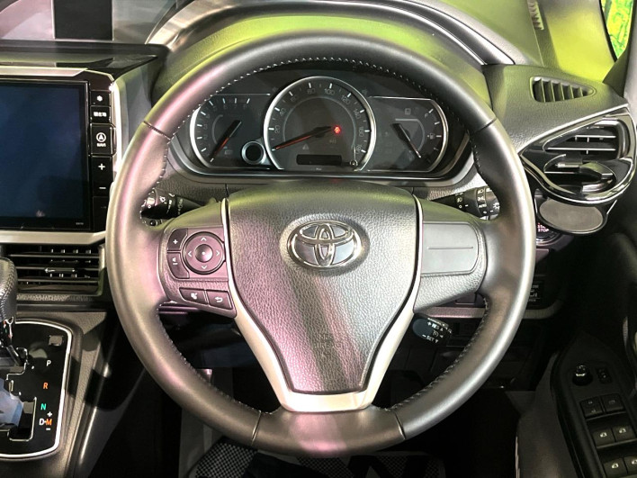 2017 Toyota Voxy DBA-ZRR80W (UW-69f1f7f251c2c)[6]