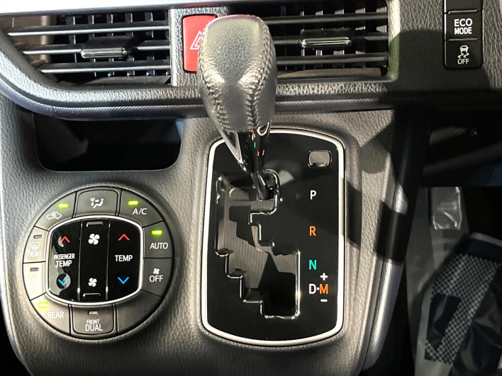 2017 Toyota Voxy DBA-ZRR80W (UW-69f1f7f251c2c)[21]