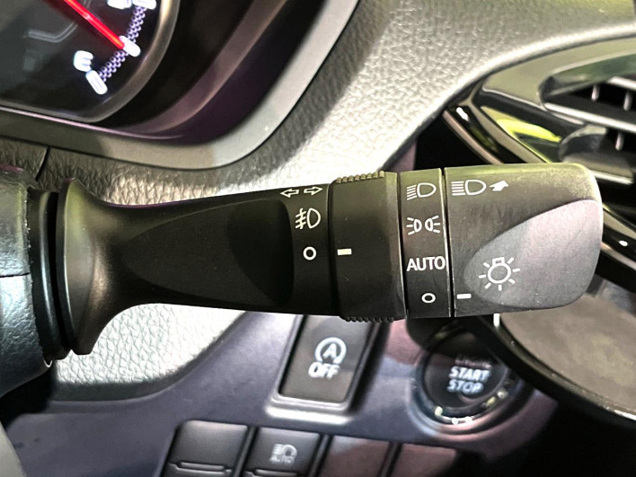 2017 Toyota Voxy DBA-ZRR80W (UW-69f1f7f251c2c)[29]