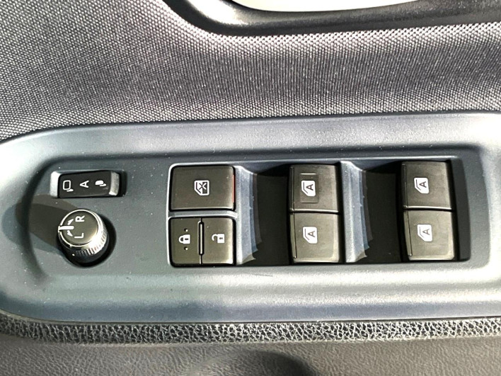 2017 Toyota Voxy DBA-ZRR80W (UW-69f1f7f251c2c)[10]