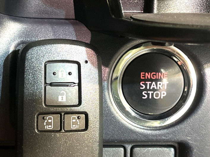 2017 Toyota Voxy DBA-ZRR80W (UW-69f1f7f251c2c)[16]