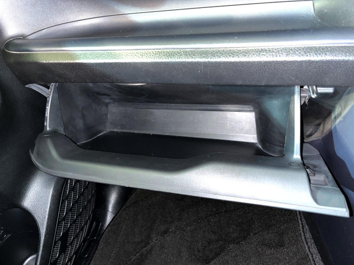 2017 Toyota Voxy DBA-ZRR80W (UW-69f1f7f251c2c)[24]