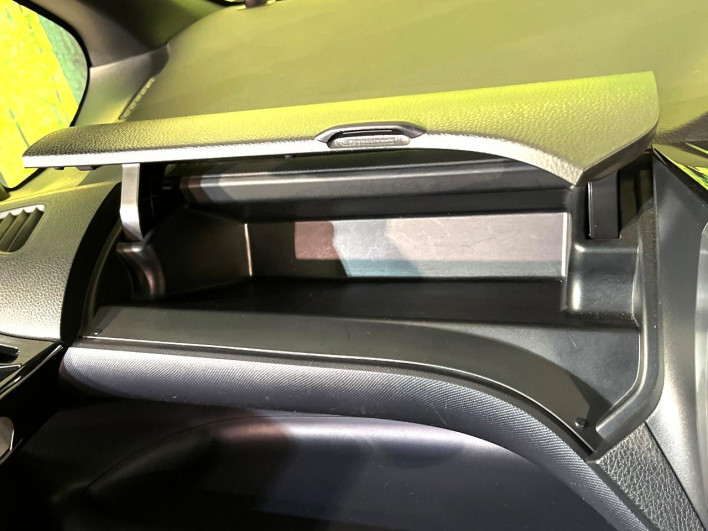 2017 Toyota Voxy DBA-ZRR80W (UW-69f1f7f251c2c)[23]