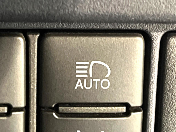 2017 Toyota Voxy DBA-ZRR80W (UW-69f1f7f251c2c)[12]