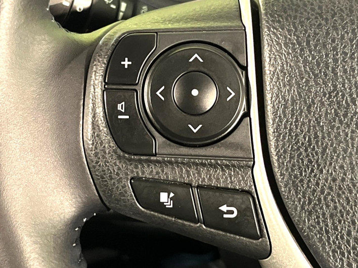 2017 Toyota Voxy DBA-ZRR80W (UW-69f1f7f251c2c)[27]