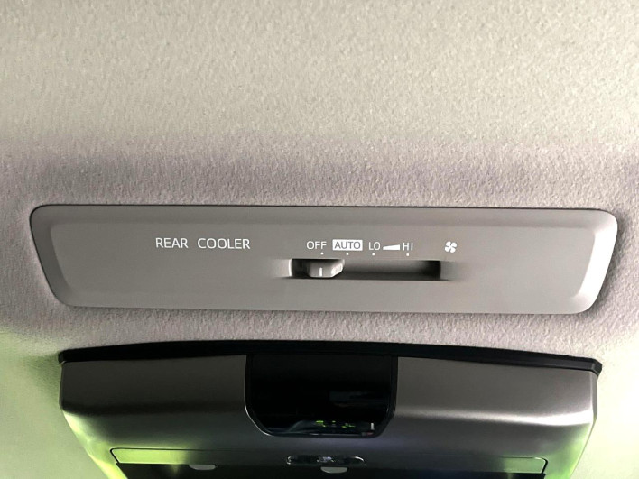2017 Toyota Voxy DBA-ZRR80W (UW-69f1f7f251c2c)[8]