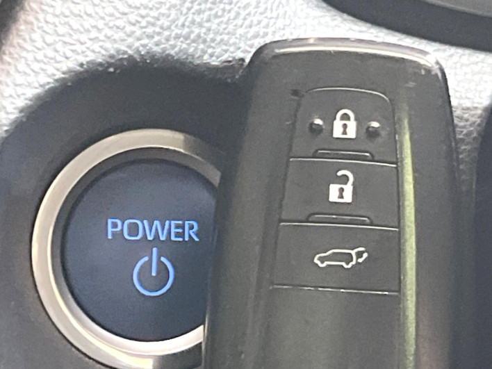 2023 Toyota Corolla Cross 6AA-ZVG11 (UW-69f1f7f85f3be)[18]